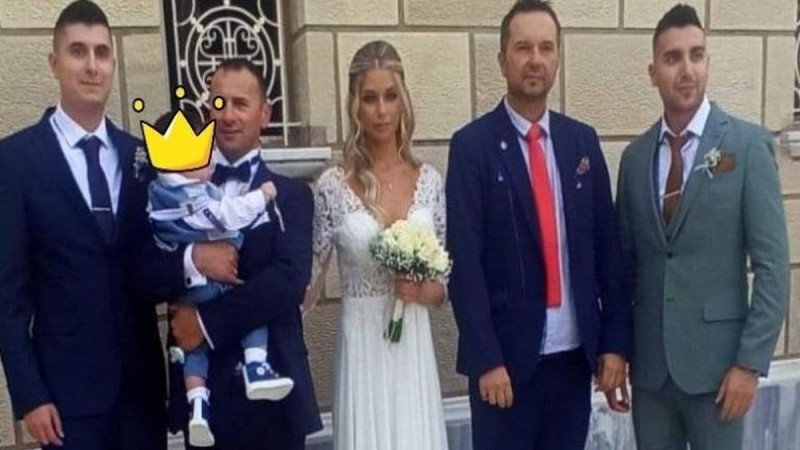 Βάφτιση σαν παραμύθι: Νονοί του μωρού οι δύο αστυνομικοί που το έσωσαν στον απίστευτο χιονιά της Αττικής ! Βάφτιση σαν παραμύθι: Νονοί του μωρού οι δύο αστυνομικοί που το έσωσαν στον απίστευτο χιονιά της Αττικής !
