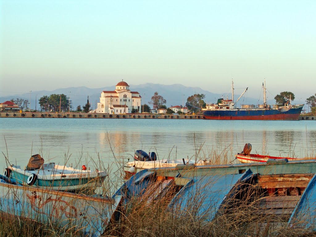 Σηκώνουν μανίκια οι εθελοντές και καθαρίζουν το Πόρτο Λάγος