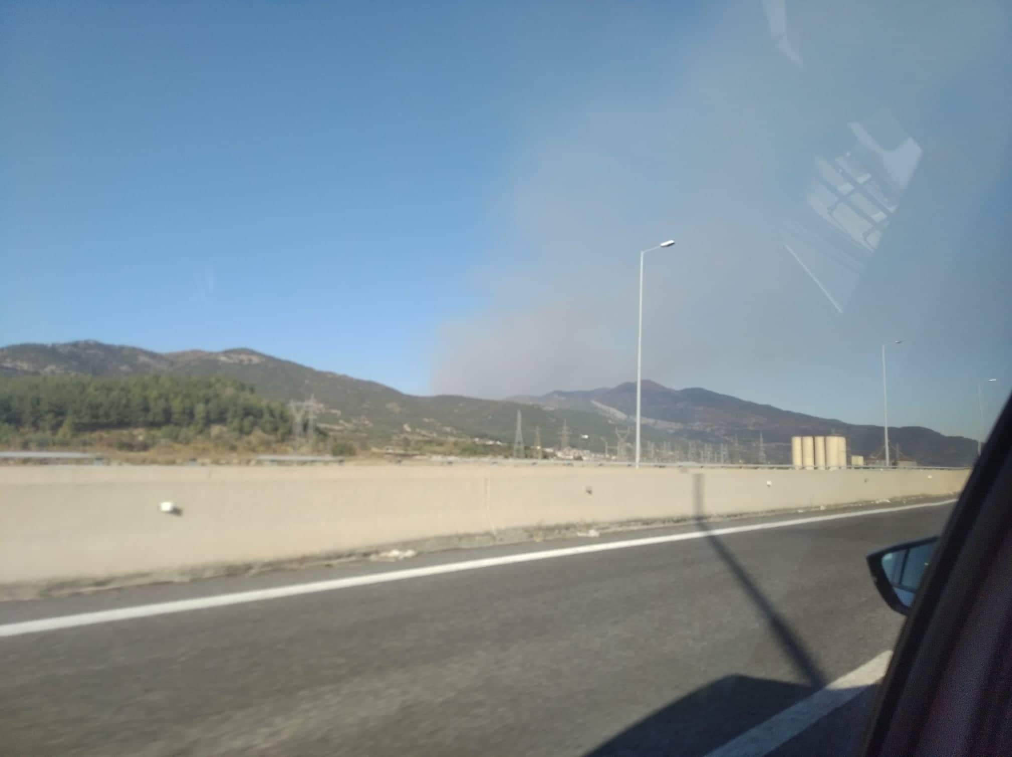 Ακόμη καίει η φωτιά στο Παπίκιο Ακόμη καίει η φωτιά στο Παπίκιο