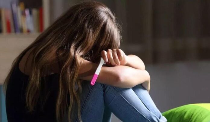 Ξάνθη: Κατάλαβαν ότι παρενοχλούσε 12χρονο κορίτσι όταν το μικρό κορίτσι λιποθύμησε και διαπιστώθηκε ότι ήταν έγκυος Ξάνθη: Κατάλαβαν ότι παρενοχλούσε 12χρονο κορίτσι όταν το μικρό κορίτσι λιποθύμησε και διαπιστώθηκε ότι ήταν έγκυος
