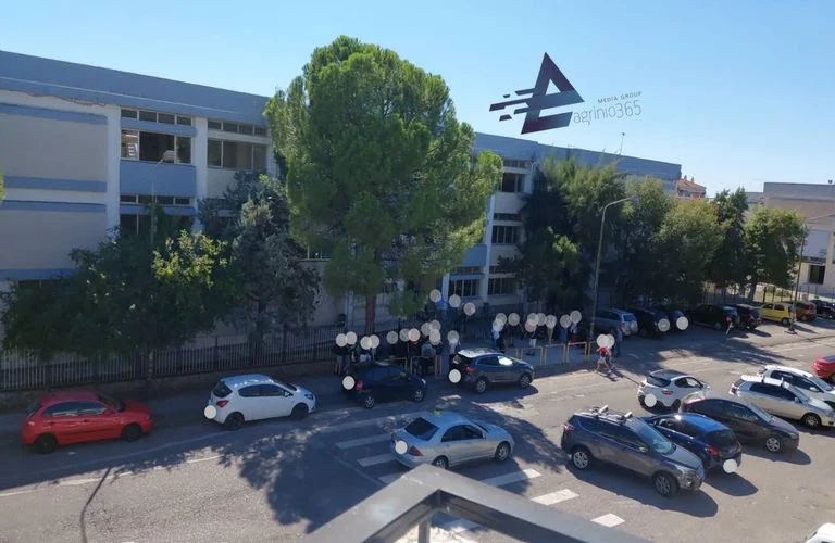 Μαθητές γρονθοκόπησαν καθηγητές σε Λύκειο στο Αγρίνιο Μαθητές γρονθοκόπησαν καθηγητές σε Λύκειο στο Αγρίνιο