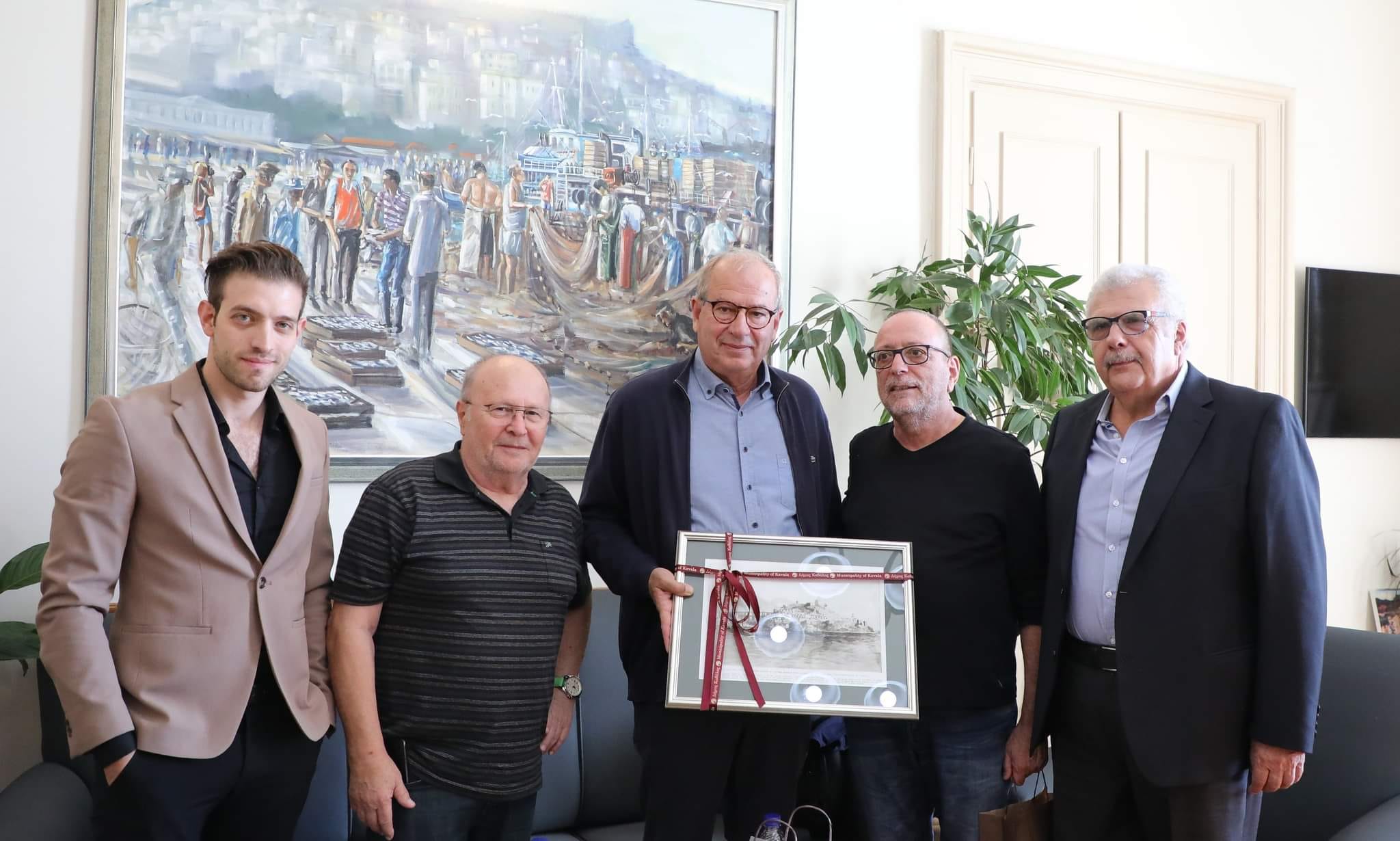 Επίσκεψη του Διευθυντή του Κέντρου Εβραϊκής Κληρονομιάς Θεσσαλονίκης-Ελλάδας, Roni Aranya, στο Δημαρχείο Καβάλας Επίσκεψη του Διευθυντή του Κέντρου Εβραϊκής Κληρονομιάς Θεσσαλονίκης-Ελλάδας, Roni Aranya, στο Δημαρχείο Καβάλας