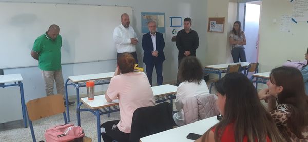 Επίσκεψη του διοικητή της ΔΥΠΑ στα τμήματα ΕΠΑΣ Μαθητείας στις Σάπες Επίσκεψη του διοικητή της ΔΥΠΑ στα τμήματα ΕΠΑΣ Μαθητείας στις Σάπες