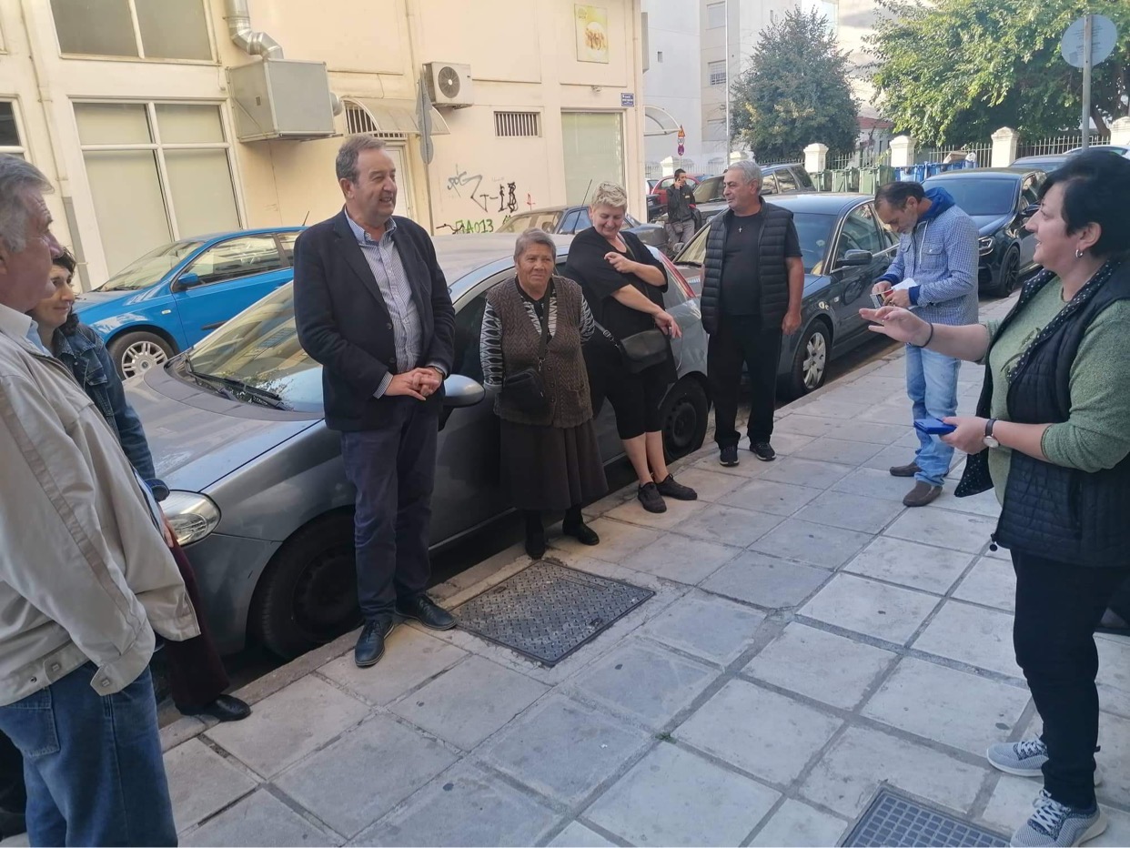 Ο βουλευτής Ροδόπης ΣΥΡΙΖΑ-ΠΣ Δημήτρης Χαρίτου με παλιννοστούντες για τα σοβαρά προβλήματα διαβίωσής τους και την ανάγκη ζωής με αξιοπρέπεια Ο βουλευτής Ροδόπης ΣΥΡΙΖΑ-ΠΣ Δημήτρης Χαρίτου με παλιννοστούντες για τα σοβαρά προβλήματα διαβίωσής τους και την ανάγκη ζωής με αξιοπρέπεια