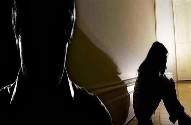 Νέες κλήσεις για πορνογραφία ανηλίκων (+ βίντεο) Νέες κλήσεις για πορνογραφία ανηλίκων (+ βίντεο)