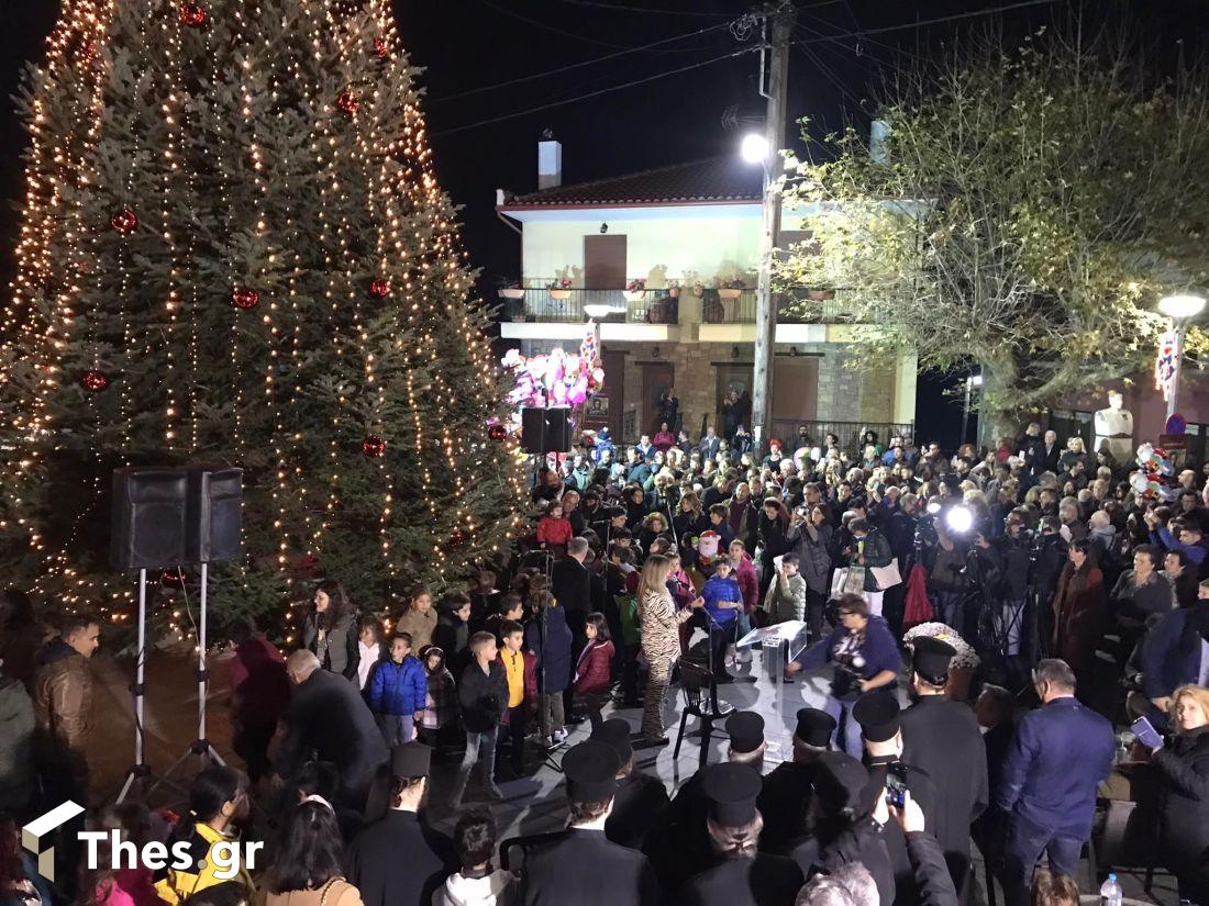 Ταξιάρχης: Φωταγωγήθηκε το πρώτο χριστουγεννιάτικο δέντρο στην Ελλάδα Ταξιάρχης: Φωταγωγήθηκε το πρώτο χριστουγεννιάτικο δέντρο στην Ελλάδα