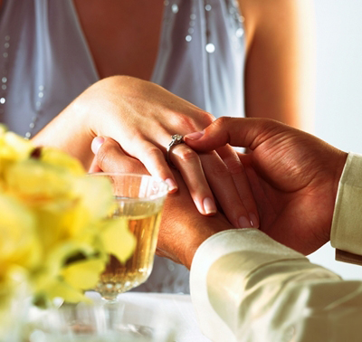 Γάμος: Όλο και περισσότερες Ελληνίδες δεν παντρεύονται ή αναβάλλουν την τελετή
