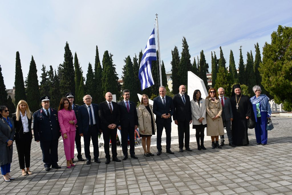 Σταύρος Καλαφάτης : «…Υποχωρήσεις και παραχωρήσεις σε επίδοξους ταραξίες δεν νοούνται -και δεν πρόκειται να γίνουν» Σταύρος Καλαφάτης : «…Υποχωρήσεις και παραχωρήσεις σε επίδοξους ταραξίες δεν νοούνται -και δεν πρόκειται να γίνουν»