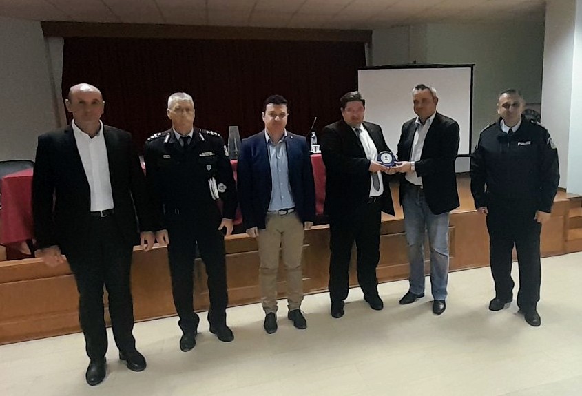 Συνάντηση της ΕΝΩΣΗΣ ΑΞΙΩΜΑΤΙΚΩΝ ΑΜΘ με τον Γεν. Γραμ. Δημόσιας Τάξης Σ κ. Μιχ. ΚΑΡΑΜΑΛΑΚΗ Συνάντηση της ΕΝΩΣΗΣ ΑΞΙΩΜΑΤΙΚΩΝ ΑΜΘ με τον Γεν. Γραμ. Δημόσιας Τάξης Σ κ. Μιχ. ΚΑΡΑΜΑΛΑΚΗ