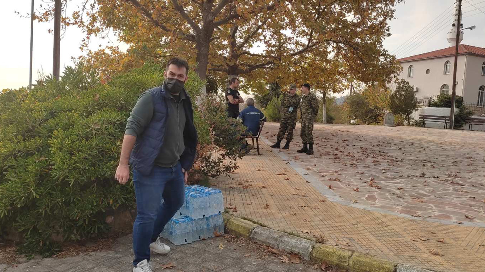 Κλιμάκιο του ΚΚΕ και της ΚΝΕ στο επιχειρησιακό κέντρο της Πυροσβεστικής Κλιμάκιο του ΚΚΕ και της ΚΝΕ στο επιχειρησιακό κέντρο της Πυροσβεστικής