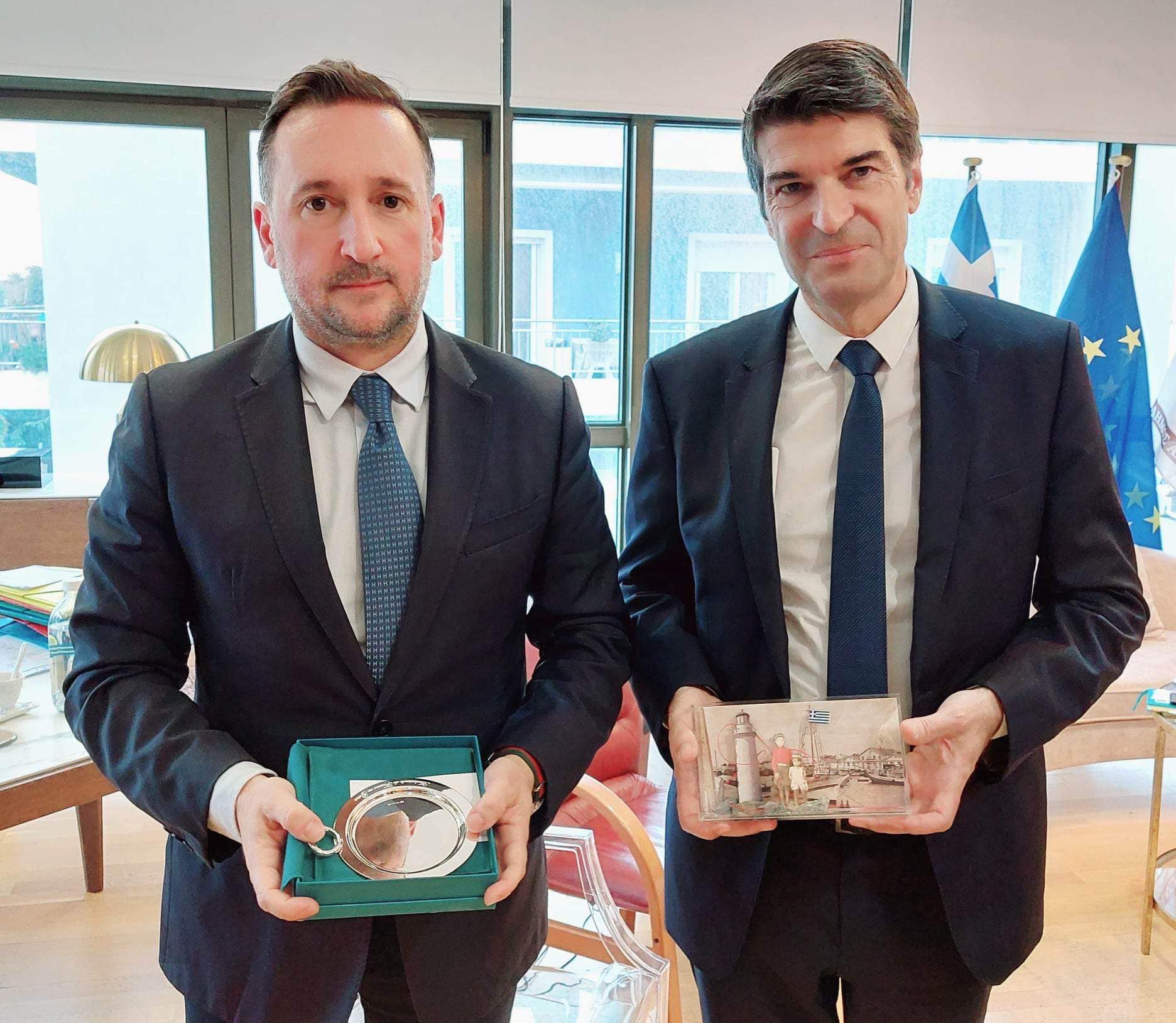 Ο Δήμαρχος Αλεξανδρούπολης συναντήθηκε με τον Πρέσβη της Γαλλίας στην Αθήνα Ο Δήμαρχος Αλεξανδρούπολης συναντήθηκε με τον Πρέσβη της Γαλλίας στην Αθήνα