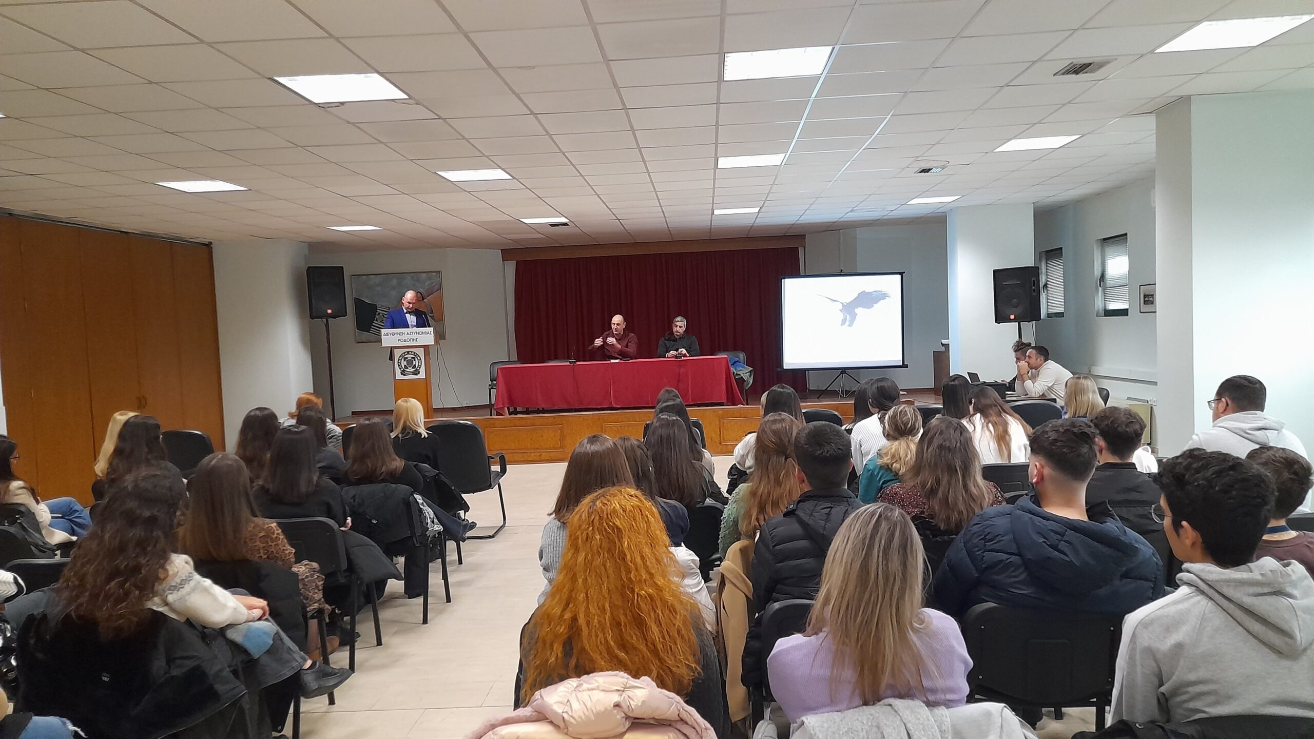 Εκπαιδευτική επίσκεψη φοιτητών της Νομικής Σχολής του Δημοκρίτειου Πανεπιστημίου Θράκης στο Αστυνομικό Μέγαρο Κομοτηνής Εκπαιδευτική επίσκεψη φοιτητών της Νομικής Σχολής του Δημοκρίτειου Πανεπιστημίου Θράκης στο Αστυνομικό Μέγαρο Κομοτηνής