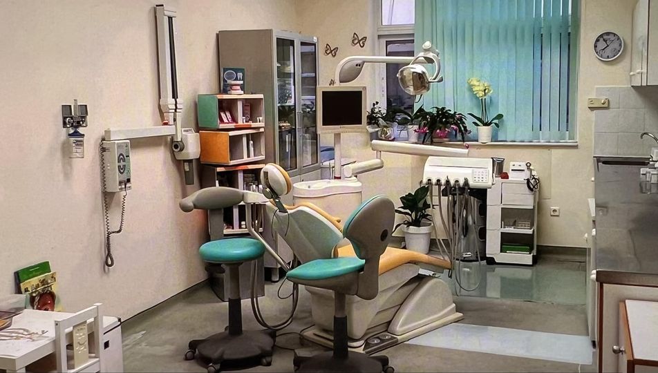 Εξειδικευμένο ιατρικό προσωπικό στο οδοντιατρείο του ΠΓΝΑ για τη διαχείριση-θεραπεία ευπαθών