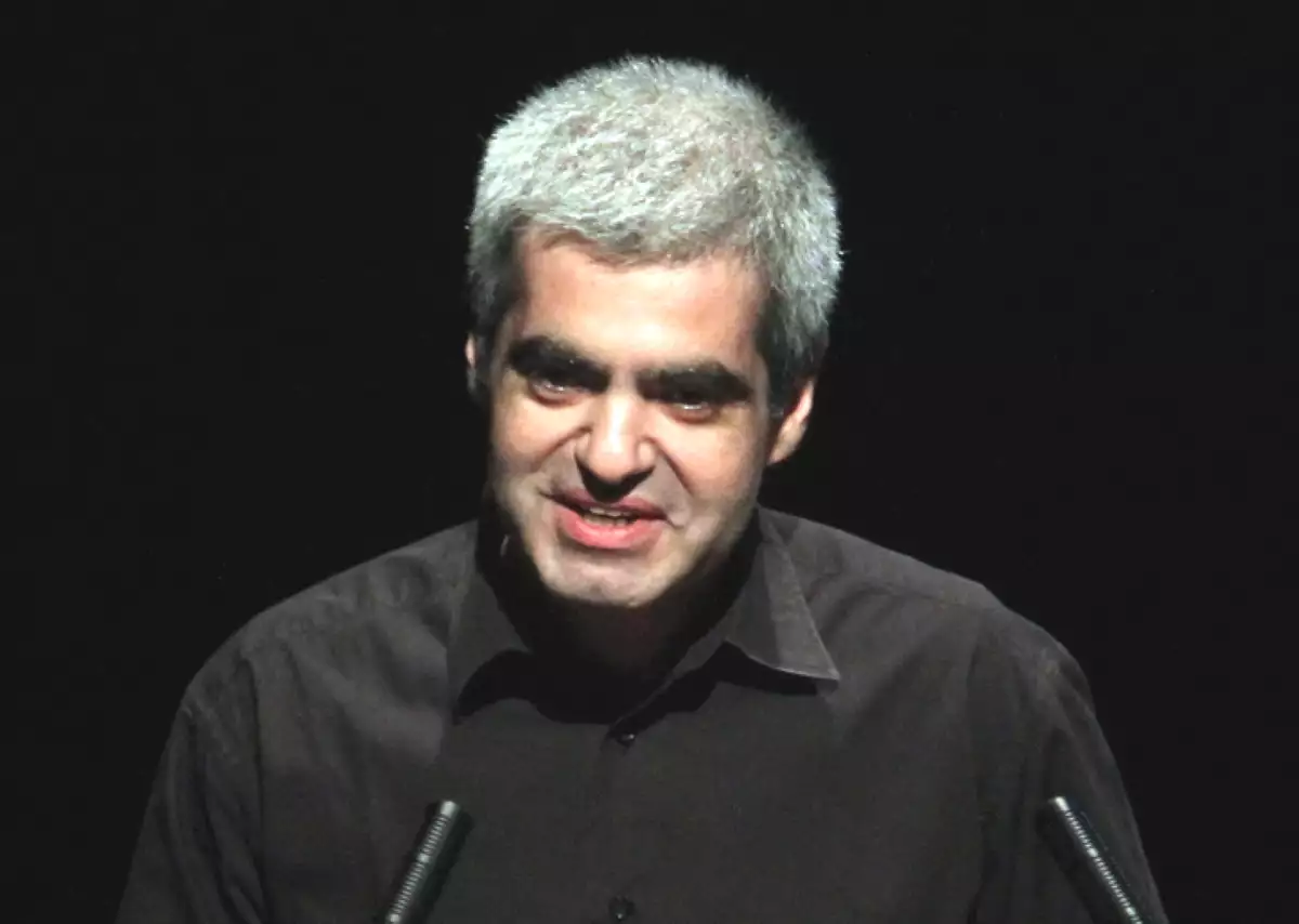 Συνελήφθη για παιδική πορνογραφία ο συγγραφέας παιδικής λογοτεχνίας Βασίλης Παπαθεοδώρου Συνελήφθη για παιδική πορνογραφία ο συγγραφέας παιδικής λογοτεχνίας Βασίλης Παπαθεοδώρου