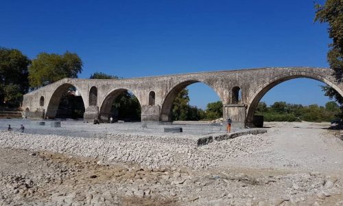 51χρονος έπεσε από το γεφύρι της Άρτας και νοσηλεύεται σε κρίσιμη κατάσταση