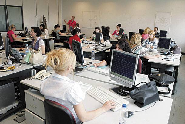 Δηµόσιο: Ποιοι θα βγουν στη σύνταξη νωρίτερα από τα 62 Δηµόσιο: Ποιοι θα βγουν στη σύνταξη νωρίτερα από τα 62