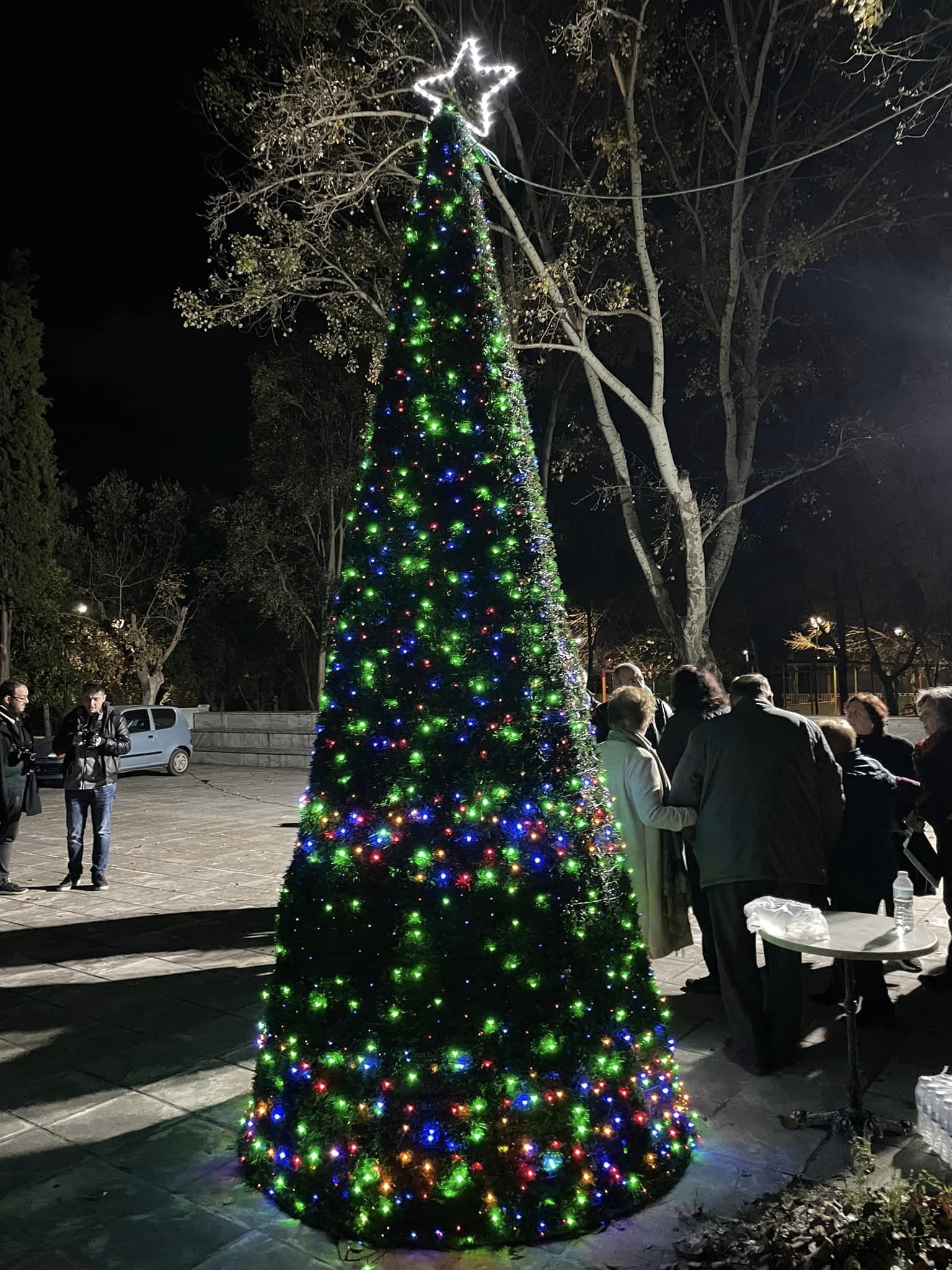 Δήμαρχος Κομοτηνής: Άναψε και το χριστουγεννιάτικο δένδρο του Νέου Σιδηροχωρίου