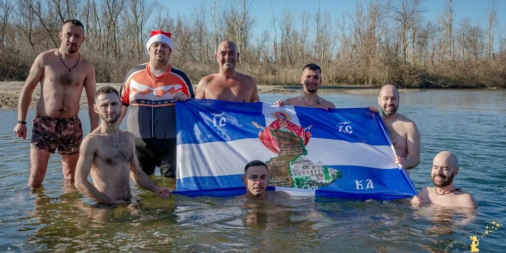 Οι Χειμερινοί Κολυμβητές Ορεστιάδας βούτηξαν στον παγωμένο Άρδα, τραγουδώντας τον Εθνικό Ύμνο (ΒΙΝΤΕΟ) Οι Χειμερινοί Κολυμβητές Ορεστιάδας βούτηξαν στον παγωμένο Άρδα, τραγουδώντας τον Εθνικό Ύμνο (ΒΙΝΤΕΟ)