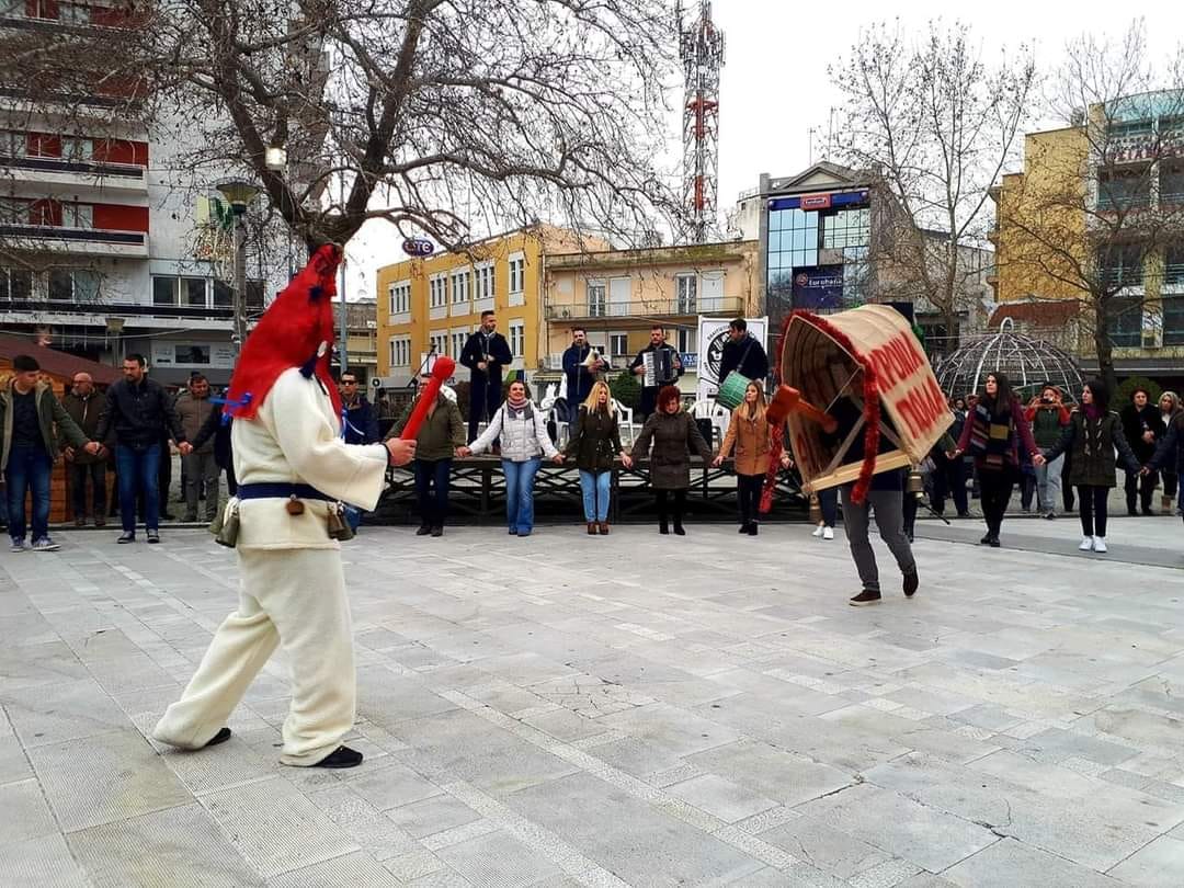 Ας θυμηθούμε τώρα στις γιορτές τις ρίζες μας, μέσα από τα έθιμα και τις αρχαίες παραδόσεις της Θράκης Ας θυμηθούμε τώρα στις γιορτές τις ρίζες μας, μέσα από τα έθιμα και τις αρχαίες παραδόσεις της Θράκης