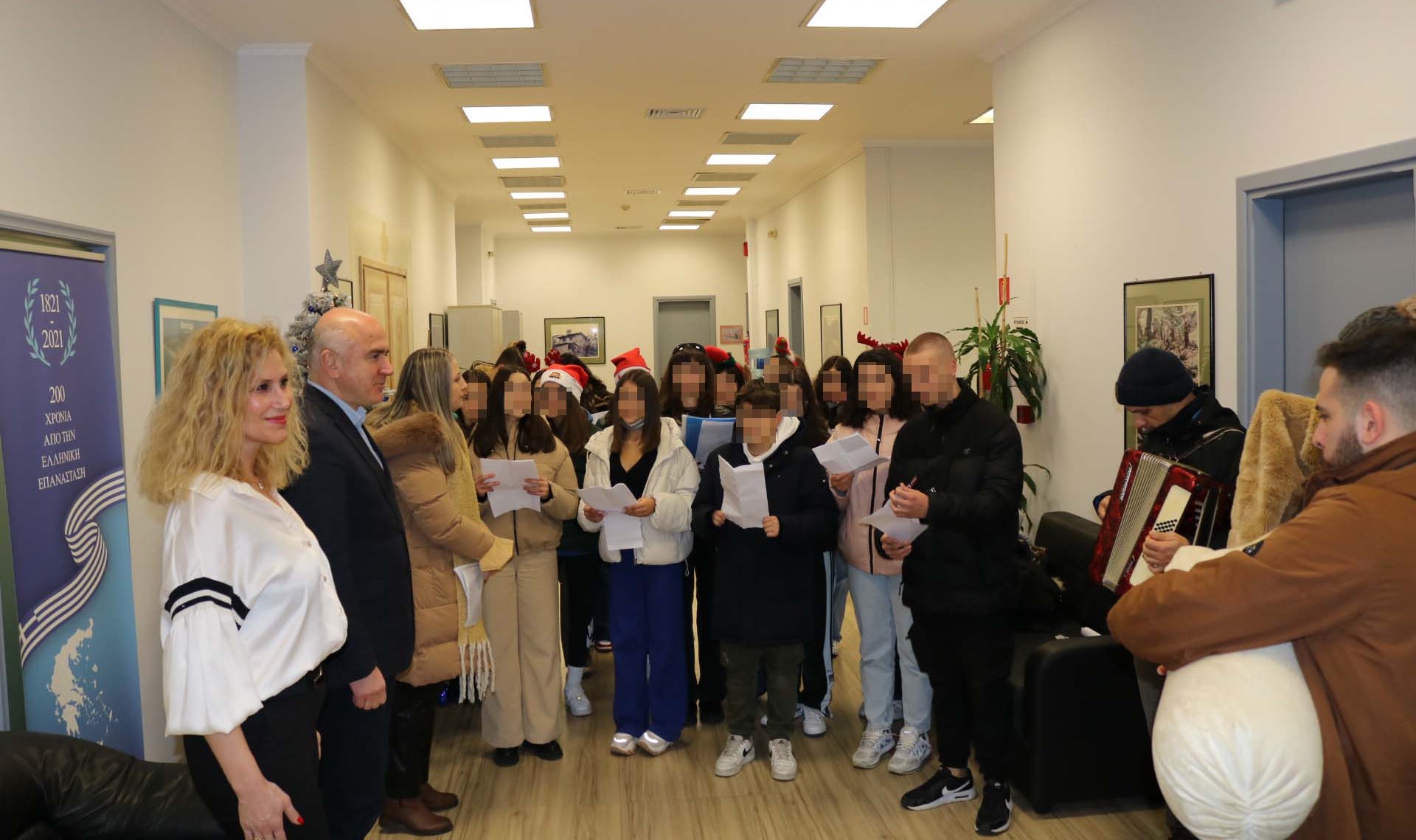 Χριστουγεννιάτικα κάλαντα και ευχές στον Περιφερειάρχη ΑΜΘ Χρήστο Μέτιο Χριστουγεννιάτικα κάλαντα και ευχές στον Περιφερειάρχη ΑΜΘ Χρήστο Μέτιο