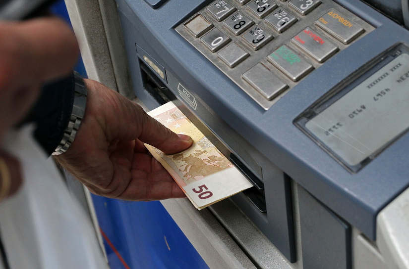 Πανικός στα ΑΤΜ: Επιτήδειοι τα ξεκλειδώνουν πανεύκολα Πανικός στα ΑΤΜ: Επιτήδειοι τα ξεκλειδώνουν πανεύκολα
