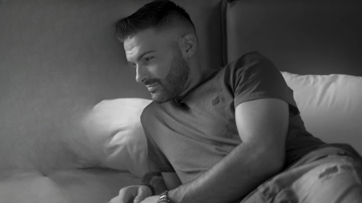 Ο Νεκτάριος Πρέκας παρουσιάζει το video clip του νέου του τραγουδιού «Κάτι Αφήσαμε στη Μέση» Ο Νεκτάριος Πρέκας παρουσιάζει το video clip του νέου του τραγουδιού «Κάτι Αφήσαμε στη Μέση»