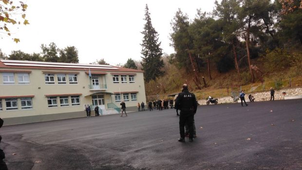 Σπαραγμός στην κηδεία του 11χρονου μαθητή από τις Σέρρες- Συγκινητικά μηνύματα από συμμαθητές του Σπαραγμός στην κηδεία του 11χρονου μαθητή από τις Σέρρες- Συγκινητικά μηνύματα από συμμαθητές του
