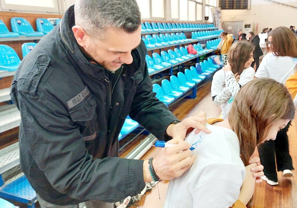 «Μαγνήτες» ο κορυφαίος Δημήτρης Διαμαντίδης και ο Κώστας Τσαρτσαρής, για τους νεαρούς μπασκετμπολίστες στο «Τρίποντα στα Σχολεία»| «Μαγνήτες» ο κορυφαίος Δημήτρης Διαμαντίδης και ο Κώστας Τσαρτσαρής, για τους νεαρούς μπασκετμπολίστες στο «Τρίποντα στα Σχολεία»|
