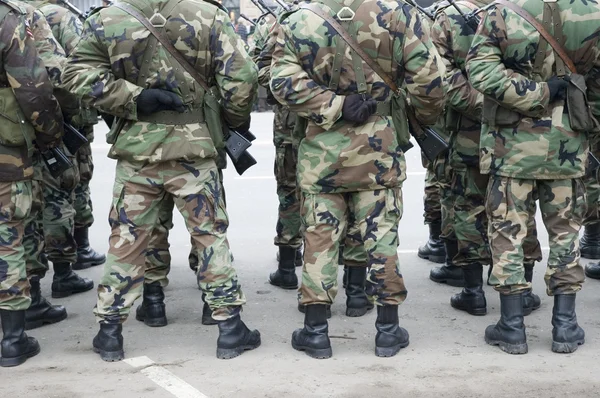 Επιστροφή του 13ου και 14ου μισθού ζητούν οι στρατιωτικοί- τι ζητα το Σωματείο τους (ΠΑΣΕΣ)