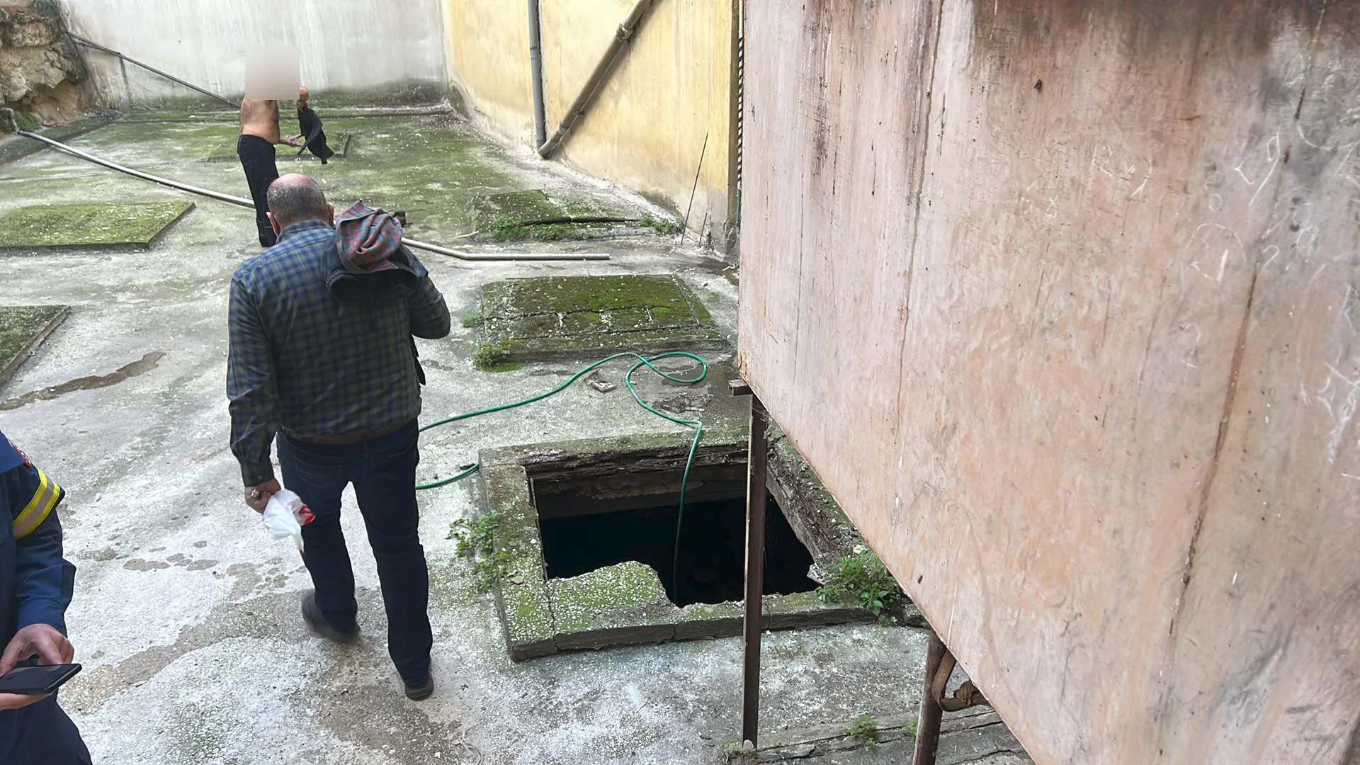 Τεχνίτης, στην Καβάλα, έπεσε μέσα σε αγωγό ομβρίων υδάτων Τεχνίτης, στην Καβάλα, έπεσε μέσα σε αγωγό ομβρίων υδάτων