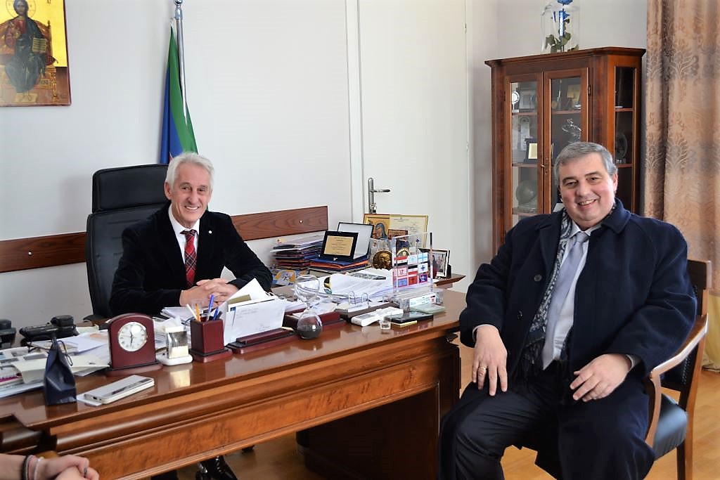 Εθιμοτυπική επίσκεψη του Αντιπεριφερειάρχη Κ. Κουρτίδη στον Δήμαρχο Ξάνθης Εθιμοτυπική επίσκεψη του Αντιπεριφερειάρχη Κ. Κουρτίδη στον Δήμαρχο Ξάνθης