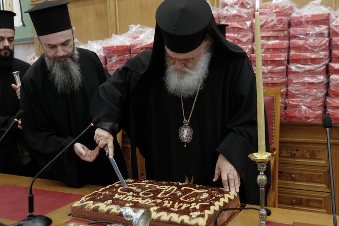 Kοπή της Βασιλόπιτας στην Ιερά Σύνοδο της Εκκλησίας της Ελλάδος Kοπή της Βασιλόπιτας στην Ιερά Σύνοδο της Εκκλησίας της Ελλάδος