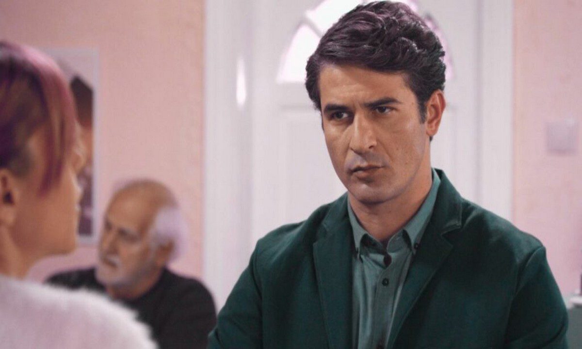 Τρία Μίλια: Ο Τίμος υποπτεύεται πως η Δέσποινα τον απατά – Η Κάτια ξεσκεπάζει τον Σπύρο Τρία Μίλια: Ο Τίμος υποπτεύεται πως η Δέσποινα τον απατά – Η Κάτια ξεσκεπάζει τον Σπύρο