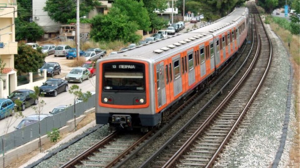 60χρονη έχασε την ζωή της μετά από πτώση στις γραμμές του ΗΣΑΠ 60χρονη έχασε την ζωή της μετά από πτώση στις γραμμές του ΗΣΑΠ
