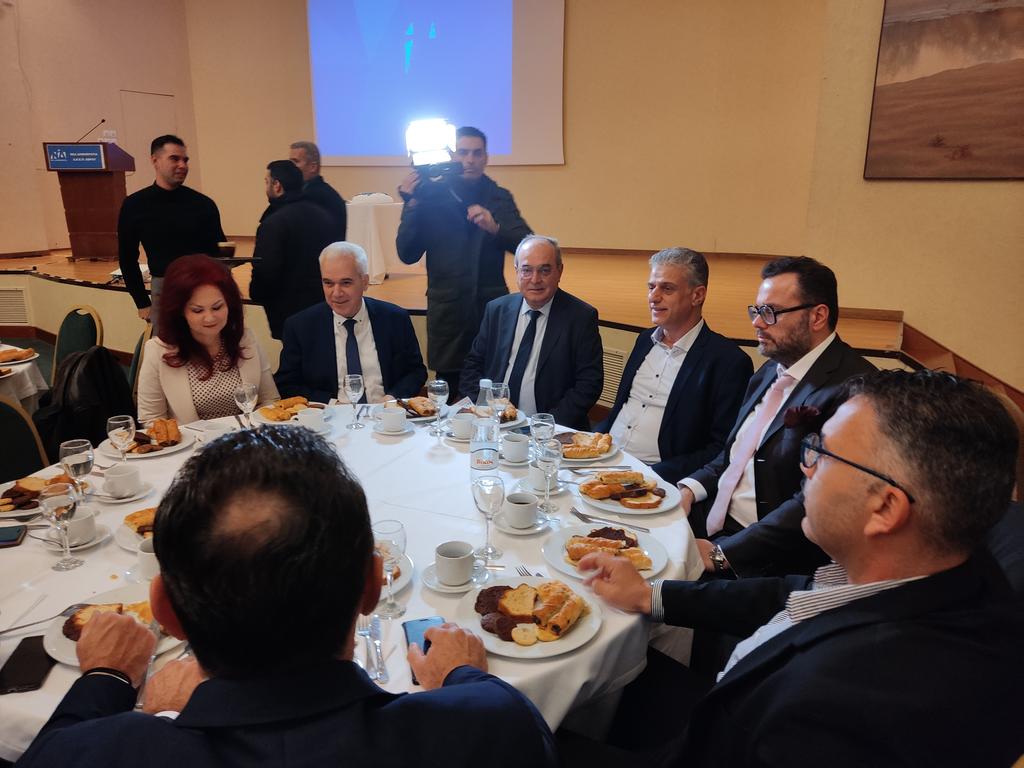 Παρουσία του υπουργού Ν. Παναγιωτόπουλου έκοψαν την πίτα τους τα μέλη της ΔΕΕΠ Ν.Δ. Έβρου (βίντεο) Παρουσία του υπουργού Ν. Παναγιωτόπουλου έκοψαν την πίτα τους τα μέλη της ΔΕΕΠ Ν.Δ. Έβρου (βίντεο)