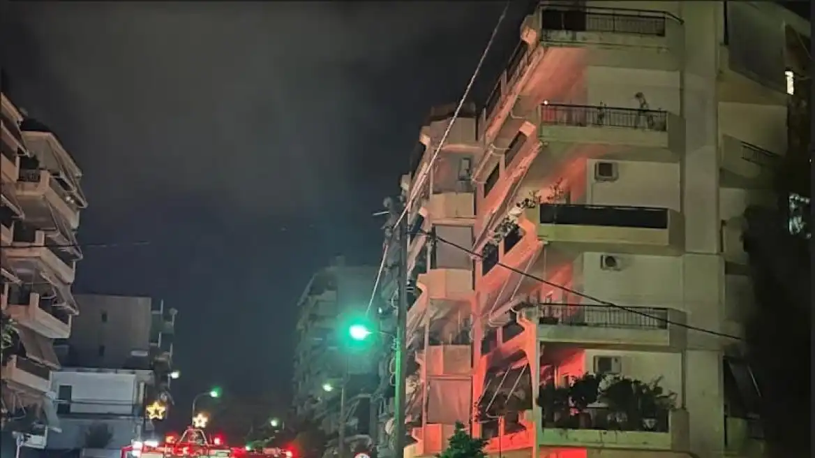 Αγρίνιο: 35χρονος έβαλε φωτιά στο διαμέρισμά του και έπεσε από την ταράτσα Αγρίνιο: 35χρονος έβαλε φωτιά στο διαμέρισμά του και έπεσε από την ταράτσα