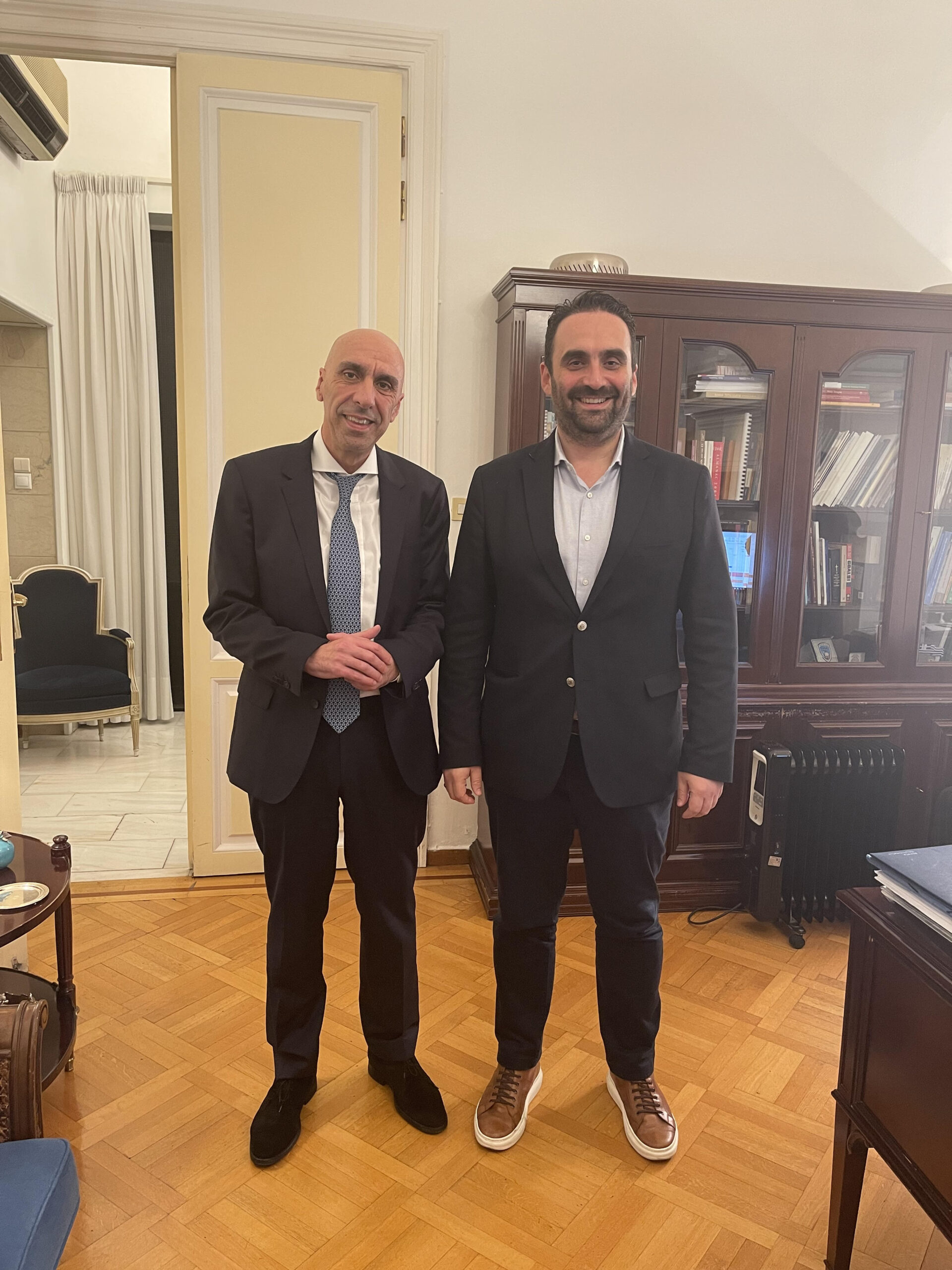 Στο Μέγαρο Μαξίμου η συνάντηση Αντώνη Γραβάνη και Ιωάννη Μπρατάκου Στο Μέγαρο Μαξίμου η συνάντηση Αντώνη Γραβάνη και Ιωάννη Μπρατάκου