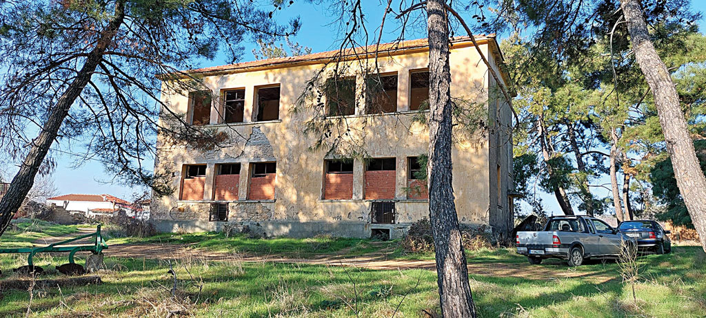 Εργασίες αποκατάστασης στο εγκαταλελειμμένο Δημοτικό Σχολείο Προσκυνητών από την Εφορία Αρχαιοτήτων  Ροδόπης