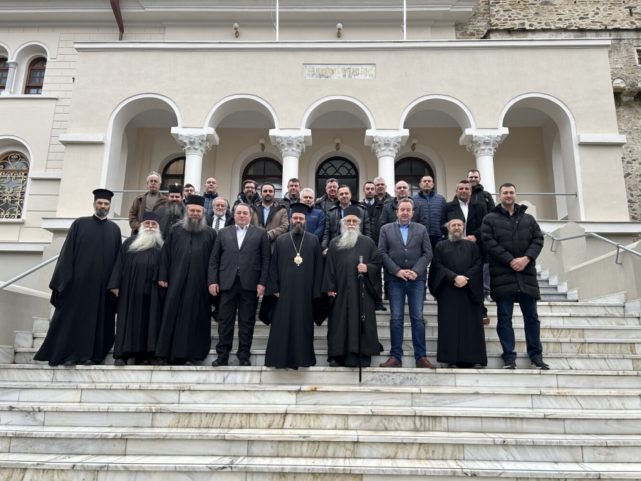 Ο Μητροπολίτης Μαρωνείας με φορείς της πόλης και του νομού στην Ιερά Επιστασία του Αγίου Όρους Ο Μητροπολίτης Μαρωνείας με φορείς της πόλης και του νομού στην Ιερά Επιστασία του Αγίου Όρους