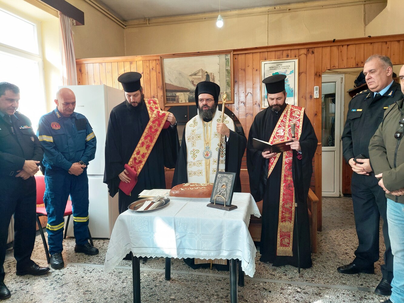 Κοπή Βασιλόπιτας στην Πυροσβεστική Υπηρεσία Κομοτηνής Κοπή Βασιλόπιτας στην Πυροσβεστική Υπηρεσία Κομοτηνής