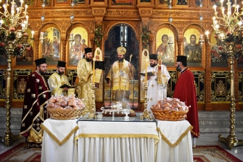 Πρωτοχρονιάτικη Θεία Λειτουργία και Δοξολογία στην Ι.Μ. Μαρωνείας και Κομοτηνής Πρωτοχρονιάτικη Θεία Λειτουργία και Δοξολογία στην Ι.Μ. Μαρωνείας και Κομοτηνής
