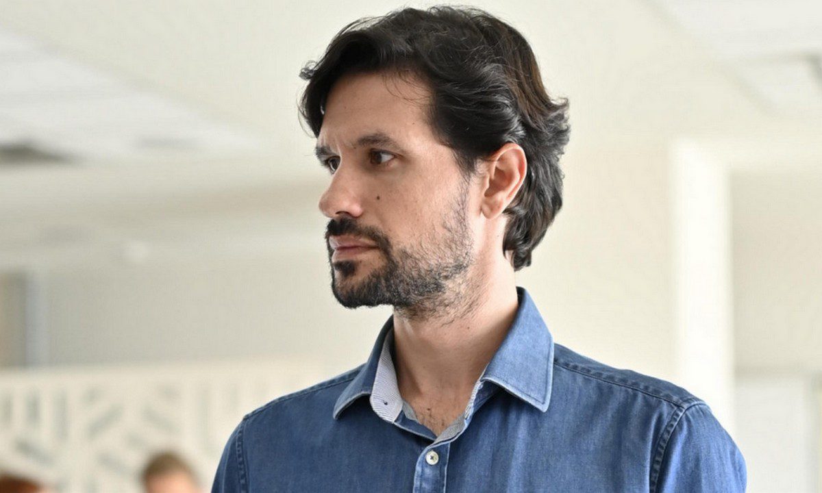 Σασμός: Ο Αστέρης στο κρατητήριο για ξυλοδαρμό Σασμός: Ο Αστέρης στο κρατητήριο για ξυλοδαρμό
