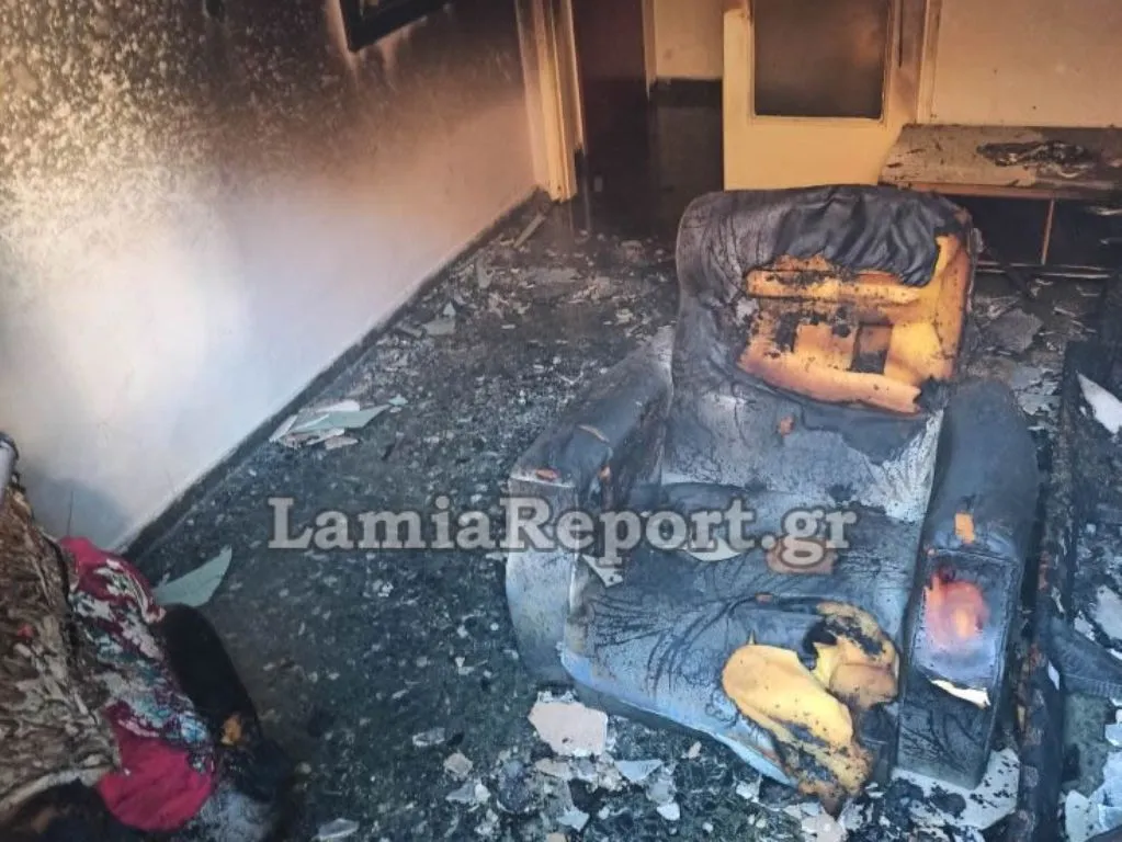 Λαμία: Ο 22χρονος γείτονας έσωσε αγοράκι 1,5 έτους μέσα από φλεγόμενο σπίτι Λαμία: Ο 22χρονος γείτονας έσωσε αγοράκι 1,5 έτους μέσα από φλεγόμενο σπίτι