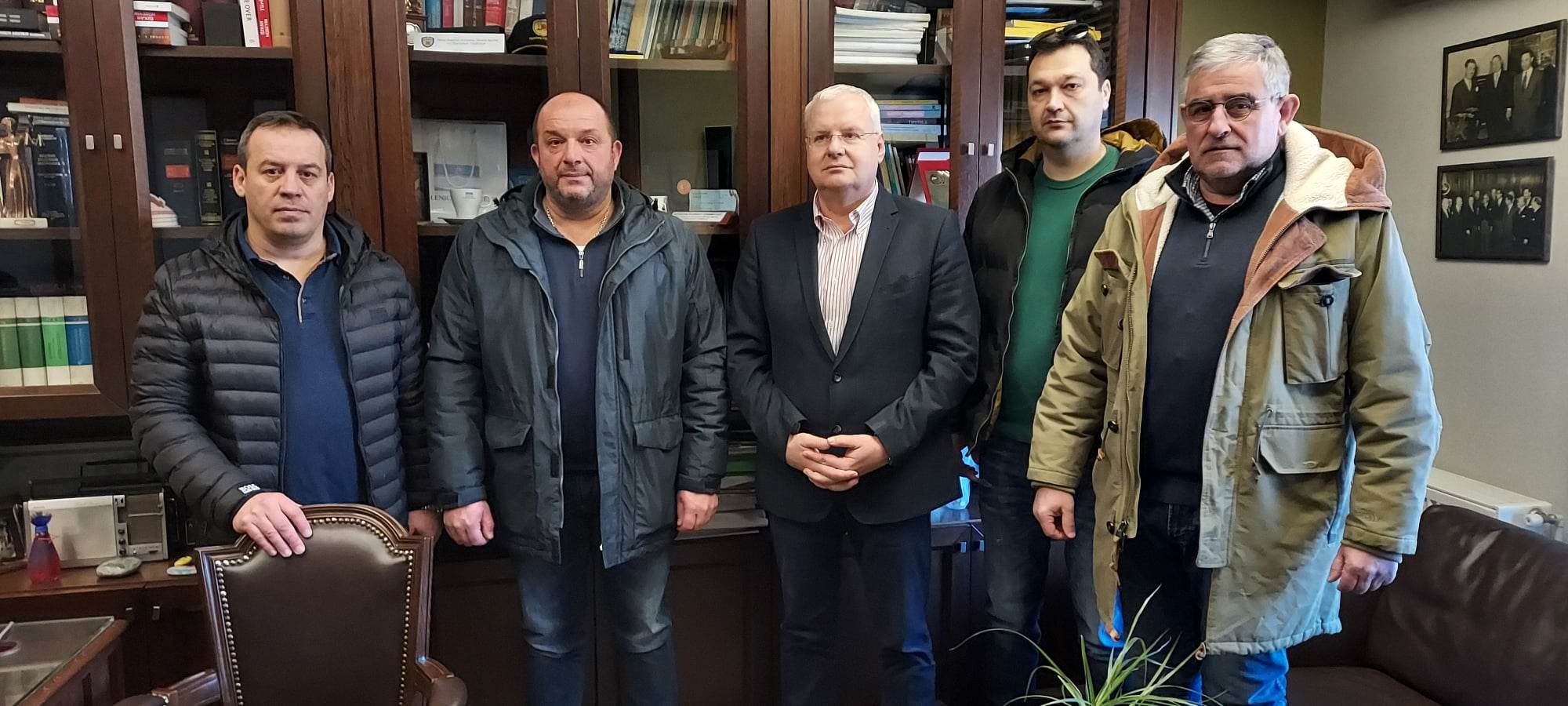 To Σωματείο Βενζινοπωλών Ροδόπης επισκέπτεται τον βουλευτή ΠΑΣΟΚ-ΚΙΝΑΛ, Ιλχάν Αχμέτ To Σωματείο Βενζινοπωλών Ροδόπης επισκέπτεται τον βουλευτή ΠΑΣΟΚ-ΚΙΝΑΛ, Ιλχάν Αχμέτ