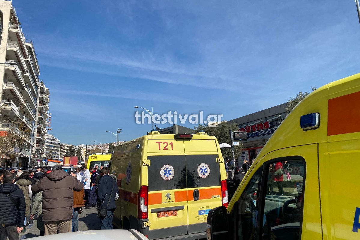 Θεσσαλονίκη: 40χρονος υπέστη ανακοπή καρδιάς πάνω στη μοτοσικλέτα και κατέρρευσε Θεσσαλονίκη: 40χρονος υπέστη ανακοπή καρδιάς πάνω στη μοτοσικλέτα και κατέρρευσε
