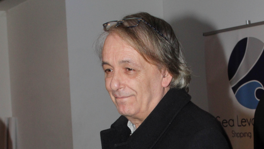 Στην εντατική σε καταστολή ο Ανδρέας Μικρούτσικος- «Οι γιατροί θα δοκιμάσουν να τον ξυπνήσουν» Στην εντατική σε καταστολή ο Ανδρέας Μικρούτσικος- «Οι γιατροί θα δοκιμάσουν να τον ξυπνήσουν»