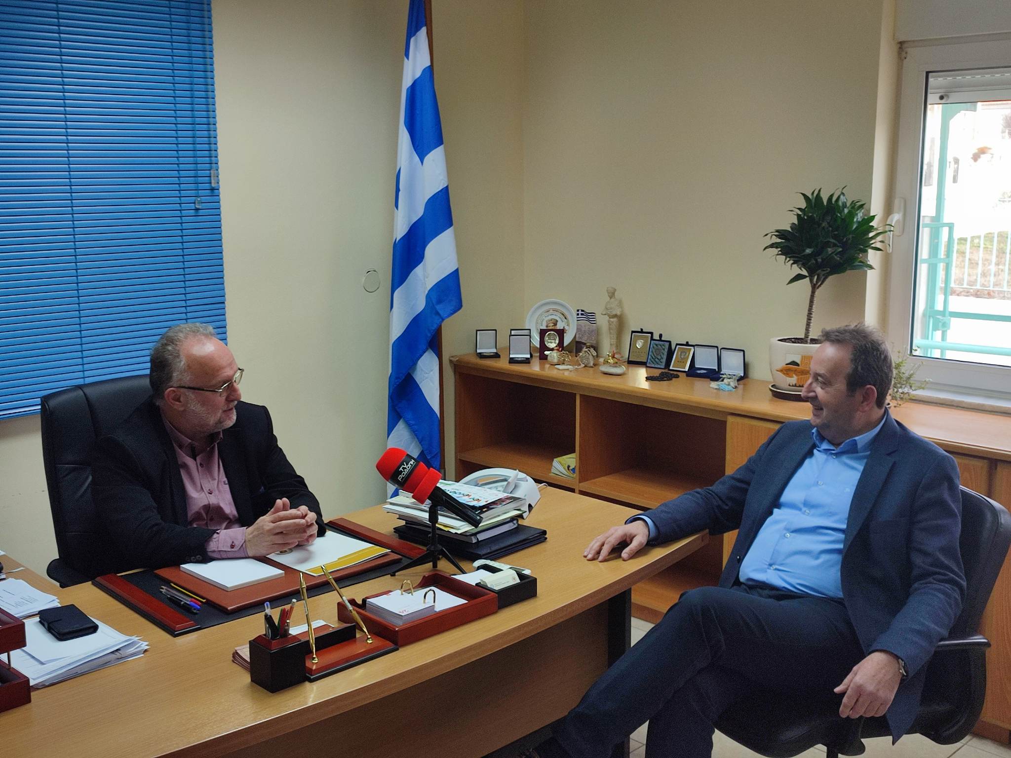 Ο βουλευτής ΣΥΡΙΖΑ Ν.Ροδόπης Δημήτρης Χαρίτου επισκέφτηκε τον δήμαρχο Μαρώνειας -Σαπών