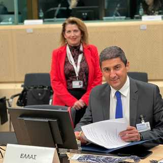 Η Ελλάδα, δια του Λευτέρη Αυγενάκη, εκλέχτηκε να εκπροσωπεί τα κράτη-μέλη της ΕΕ στην Κεντρική Διοίκηση του Παγκοσμίου Οργανισμού Αντι-Ντόπινγκ Η Ελλάδα, δια του Λευτέρη Αυγενάκη, εκλέχτηκε να εκπροσωπεί τα κράτη-μέλη της ΕΕ στην Κεντρική Διοίκηση του Παγκοσμίου Οργανισμού Αντι-Ντόπινγκ