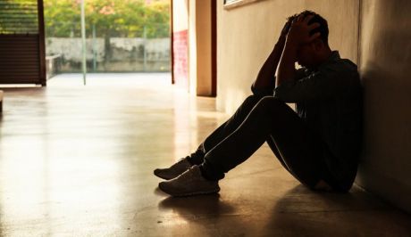 Αλμυρός Μαγνησίας: μαθητής έδειρε και έγδυσε συμμαθητή του και τον άφησε γυμνό στη μέση του δρόμου Αλμυρός Μαγνησίας: μαθητής έδειρε και έγδυσε συμμαθητή του και τον άφησε γυμνό στη μέση του δρόμου