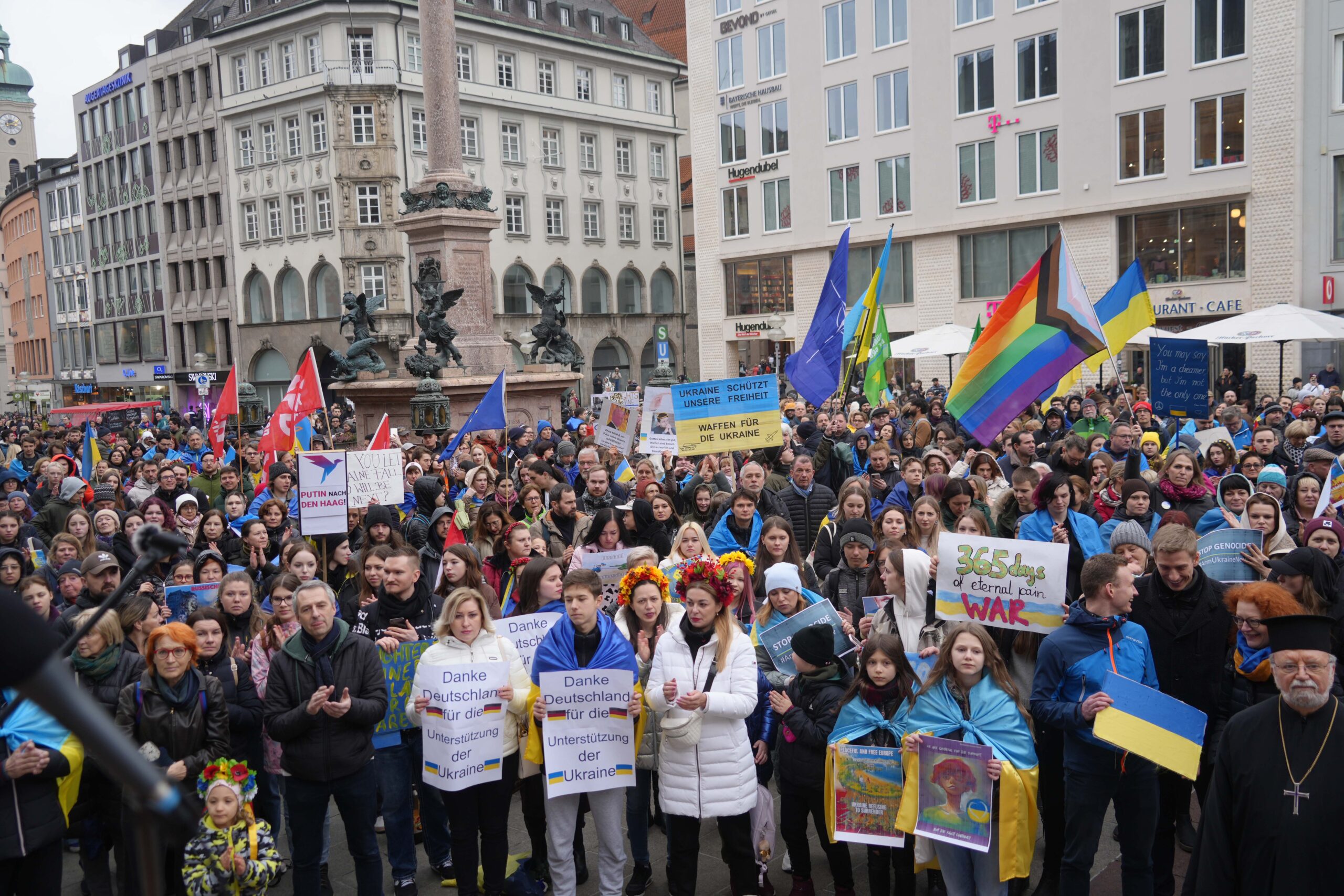 Διαδήλωση για την Ουκρανία στην Marienplatz Μονάχου Διαδήλωση για την Ουκρανία στην Marienplatz Μονάχου
